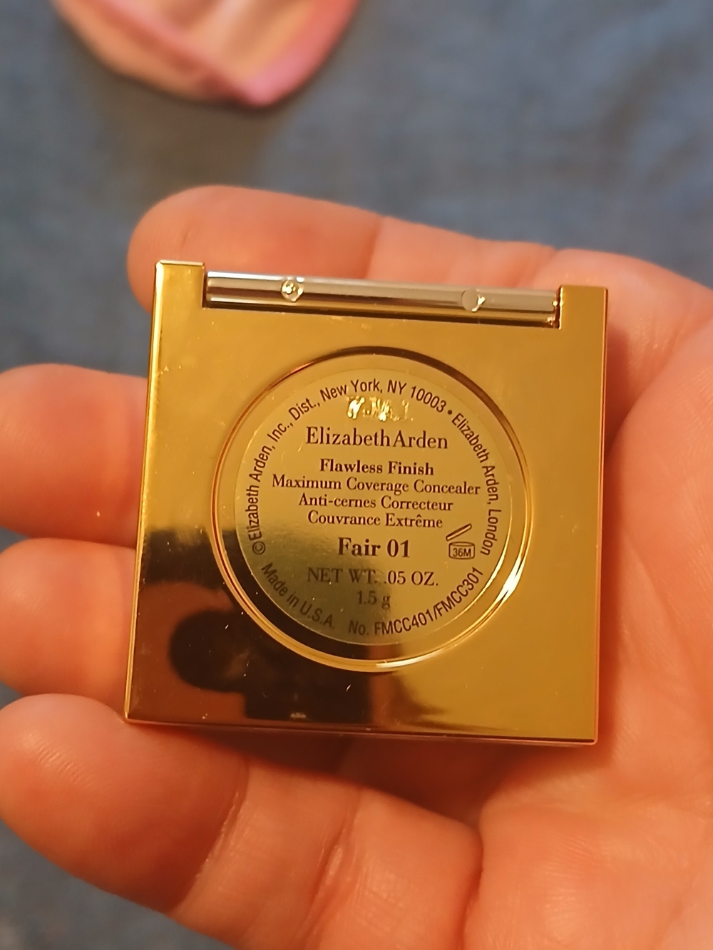 Elizabeth Arden Concealer Compact With Mirror Shade- Fair - Picture 2 of 4